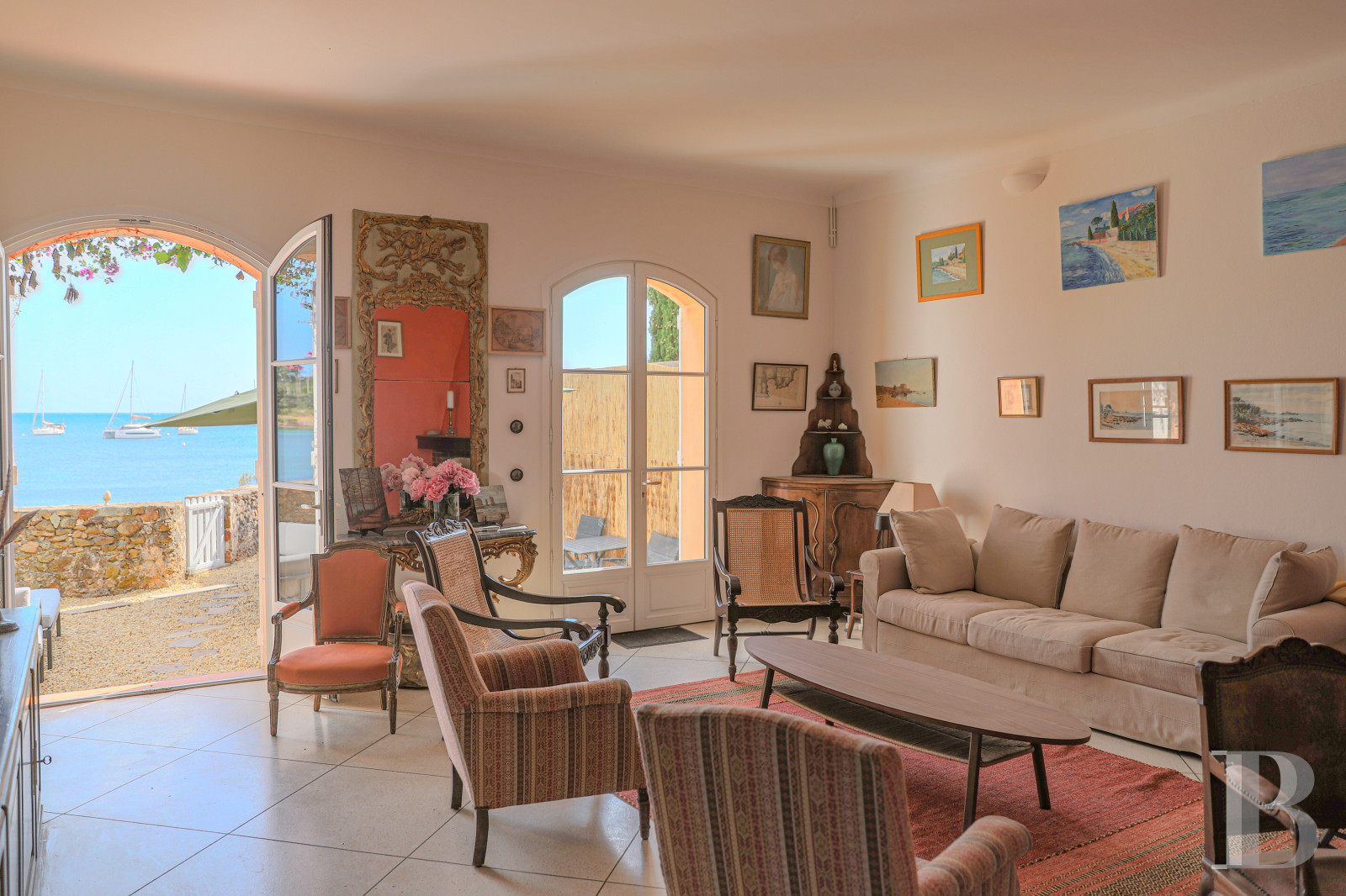 A family home built on the foundations of an ancient fortress in Agay harbour, Saint-Raphaël - photo  n°18